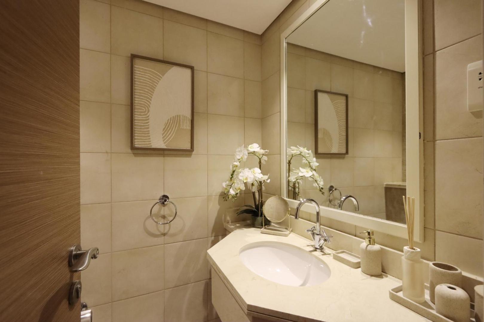 Livbnb-2b Stunner With Iconic Ain View Apartment *